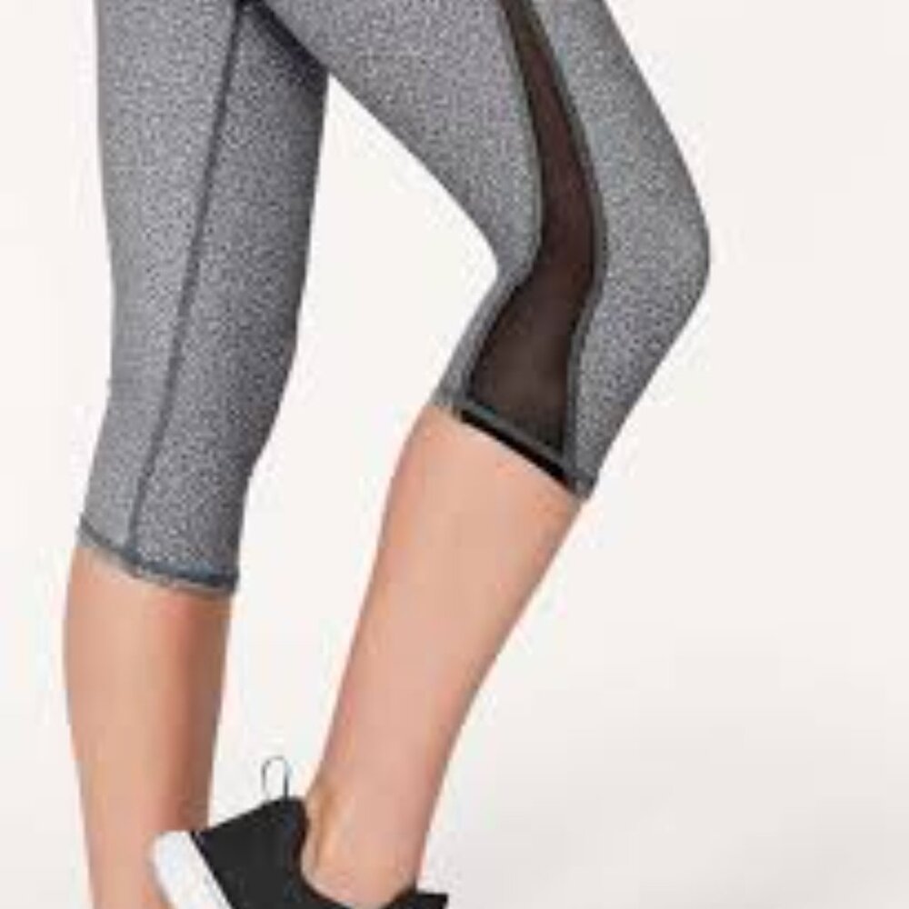 Lululemon Train Times Crop Legging, Fractal Alpine White Black/Black, Size 6 - Picture 11 of 12